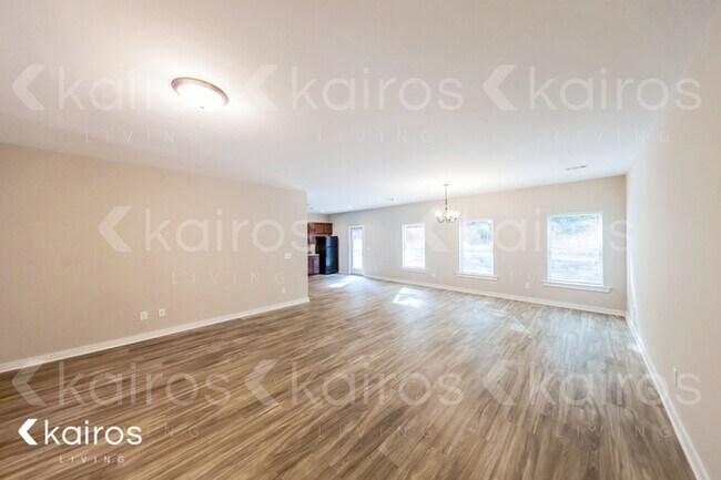 Foto del edificio - 8020 Shadesbrook Drive