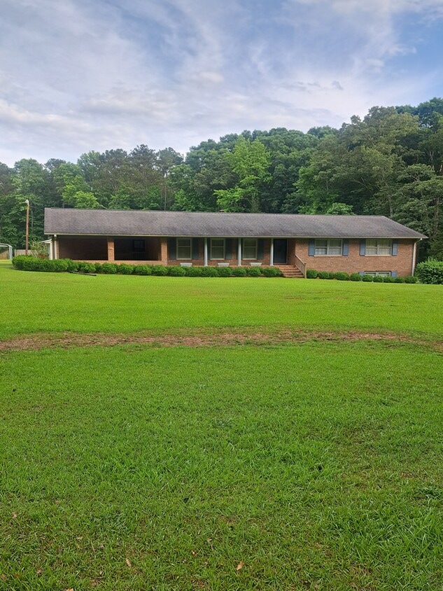 Very nice convenient quite - 530 Smith Cemetery Rd