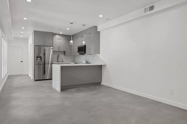 Building Photo - 9682 Yoakum Dr