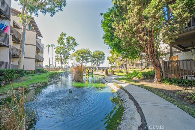 Foto del edificio - 6336 Marina Pacifica Dr N