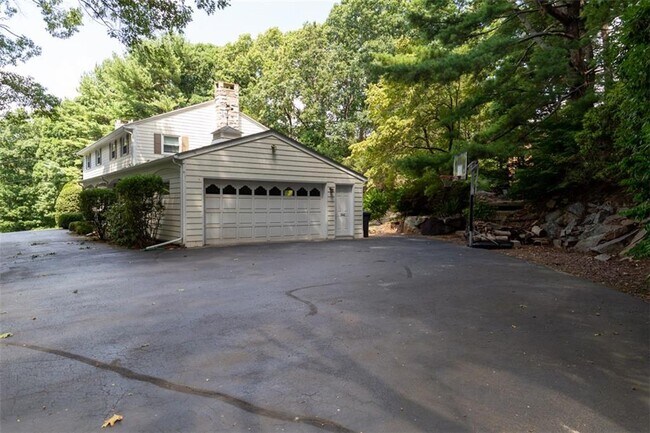 Building Photo - 195 Governors Dr