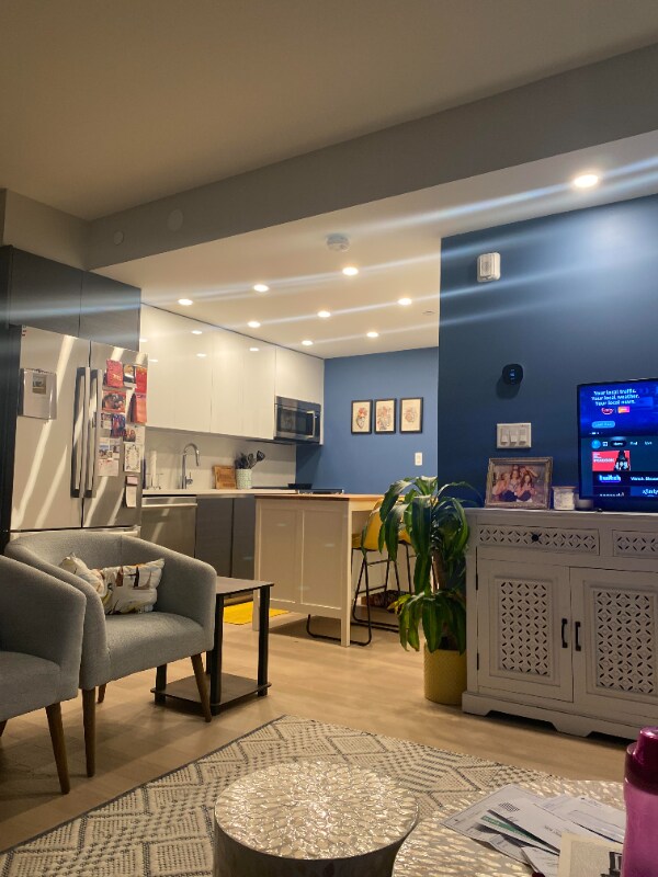 Building Photo - 932 Broadway