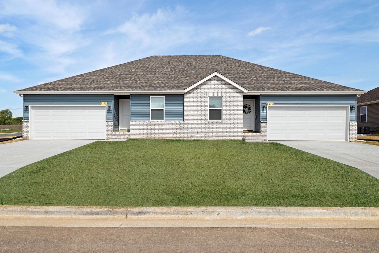 Foto principal - Newly built 3 bedroom duplex-Westbury Gardens!