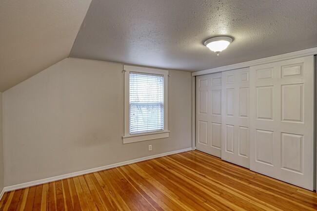Building Photo - Charming 2 Bedroom, 1 Bathroom Chalet.