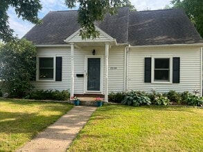 Building Photo - 2116 Vine St