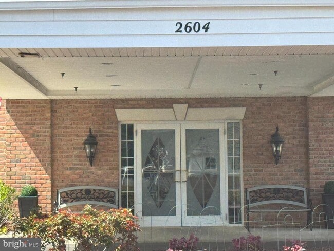 Building Photo - 2604 Chapel Lake Dr