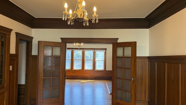 Foto del edificio - DREAM HOME! Spacious 3 BR + Sunroom/ 1.5 BA  in the Richmond area- AMSI