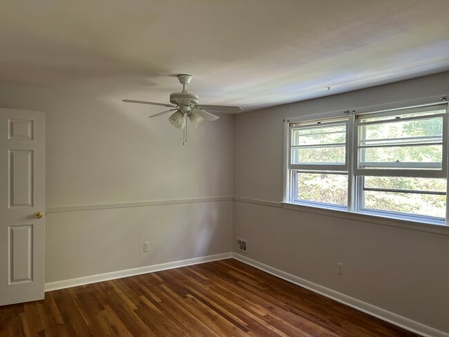 Bedroom 1 with 1 walk-in closet - 14 Borman Dr