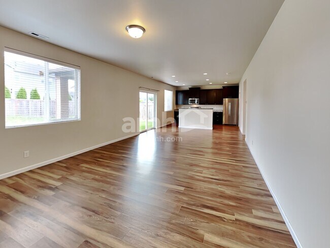 Foto del edificio - 2681 Moore Ave