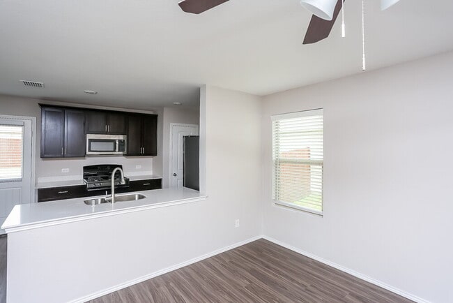 Building Photo - 412 Blue Crow Ln
