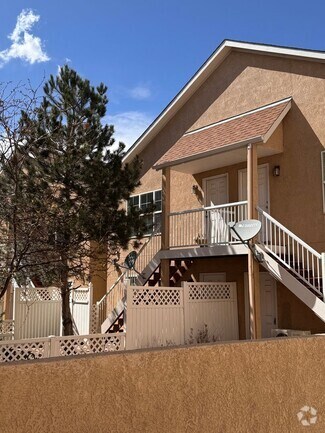 Building Photo - 252 Writers Way