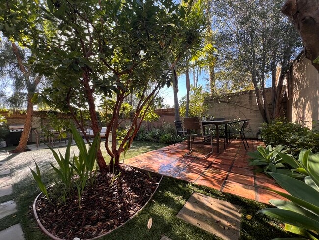 Building Photo - 1419 Ellsmere Ave