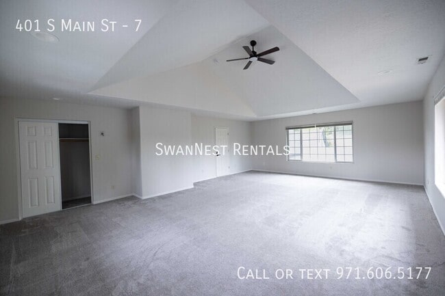 Building Photo - 401 S Main St