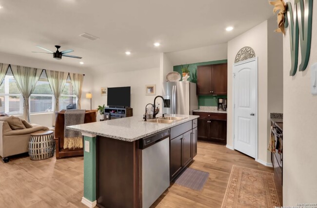 Building Photo - 708 Monarch Dr