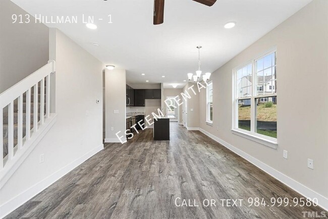 Foto del edificio - 913 Hillman Ln