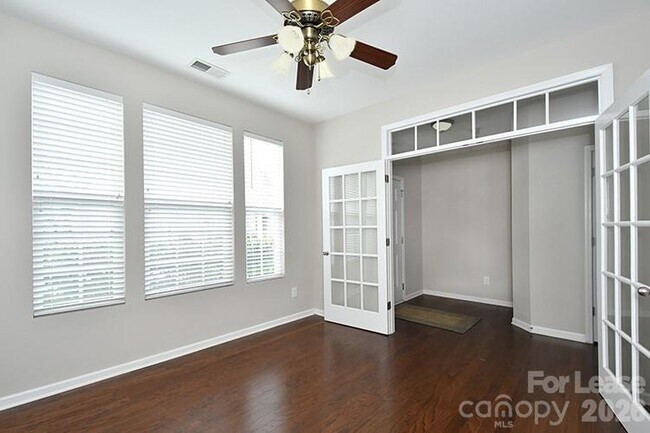 Foto del edificio - 8204 Viewpoint Lane