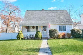 Building Photo - 545 Old Stratfield Rd