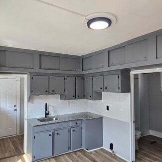 Building Photo - 3342 W 48th St