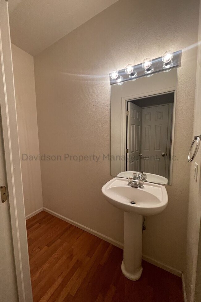 Foto del edificio - Great 3-Bedroom Townhouse in Southeast Colorado Springs