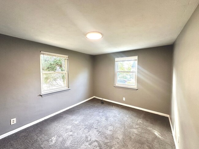 Building Photo - 4 Bed/1.5 Bath Home in Penn Hills - Off-St...