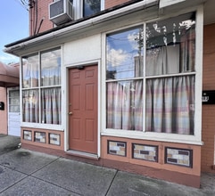 Building Photo - 405 W Race St