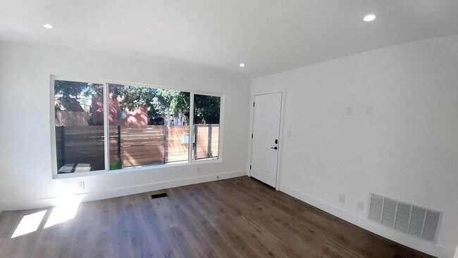 Foto del edificio - 1256 N Citrus Ave