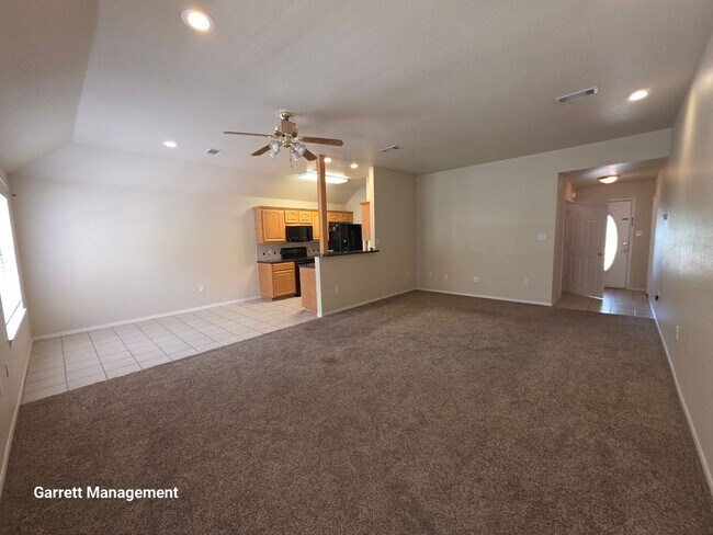 Foto del edificio - 2/2 Brick Townhome with Garage
