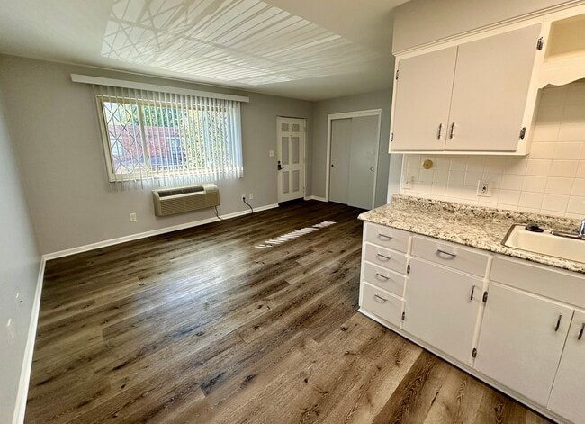 Building Photo - 204 Souder Ave