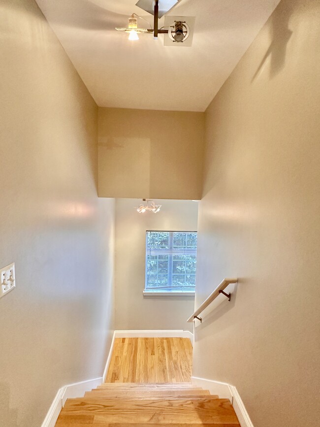 Building Photo - 43192 Pendleton Cir