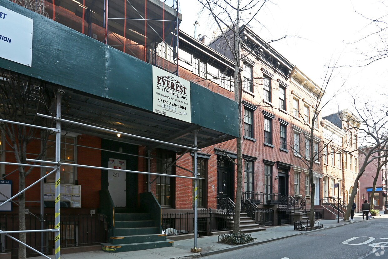 Building Photo - 309 W 4th St