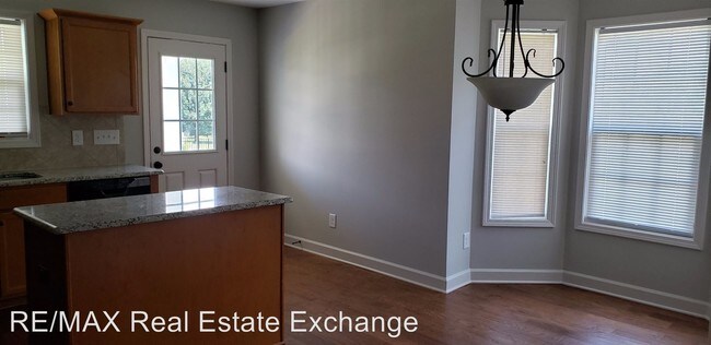 Building Photo - 3 br, 2 bath Apartment - 516 Amberdale Circle