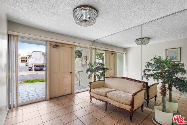 Foto del edificio - 1045 S Bedford St