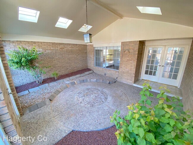 Foto del edificio - 3 br, 3 bath House - 5809 Vista Clara