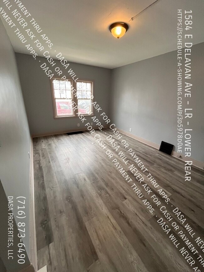 Foto del edificio - 1584 E Delavan Ave