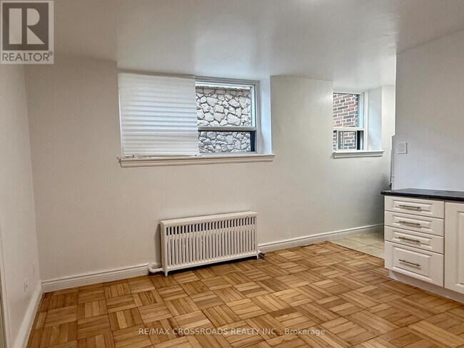 Photo du bâtiment - 2770-2770 Yonge St