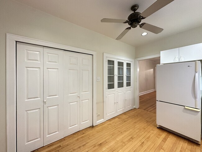 Foto del edificio - 2619 W Greenleaf Ave