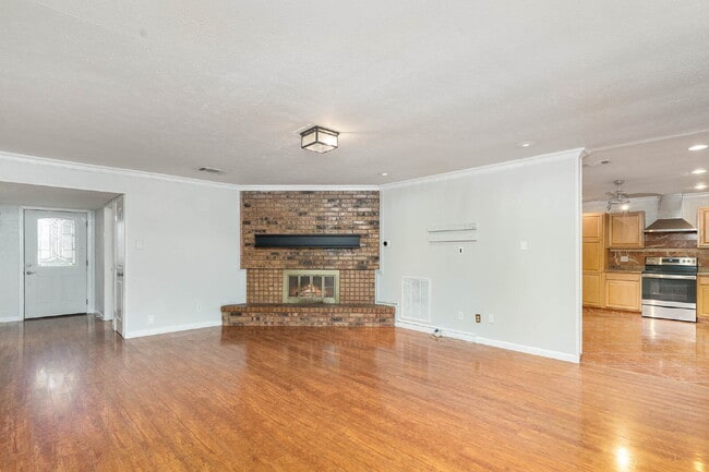 Building Photo - 414 E Grenoble Dr