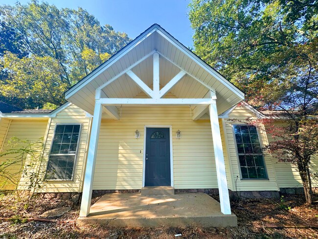 Building Photo - 3650 Creek Dr