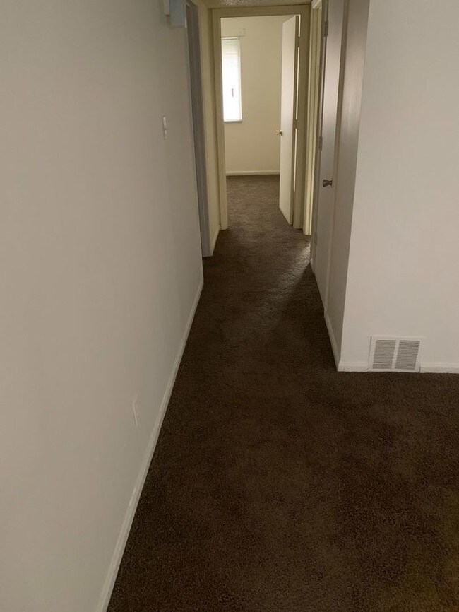 Foto del edificio - 100 Eastland Dr