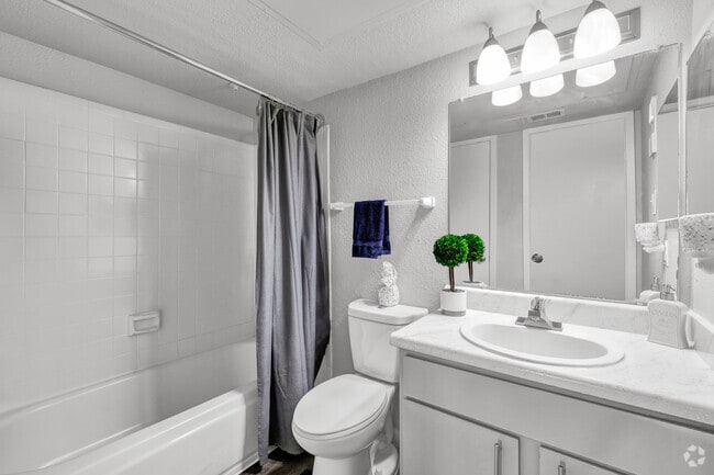 1BR, 1BA - 676SF - Bathroom - Preserve at Westchase