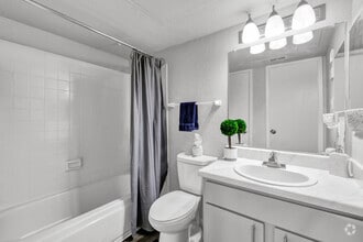 1BR, 1BA - 676SF - Bathroom - Preserve at Westchase