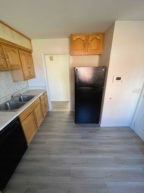 Foto del edificio - 26260 Pinehurst St