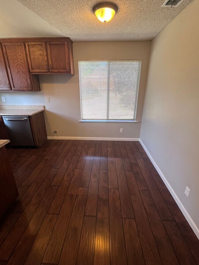 Foto del edificio - NICE UPDATED HOME IN CITRUS HEIGHTS!!
