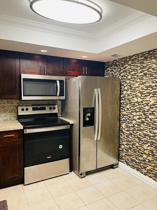 Building Photo - 555 NE 15th St