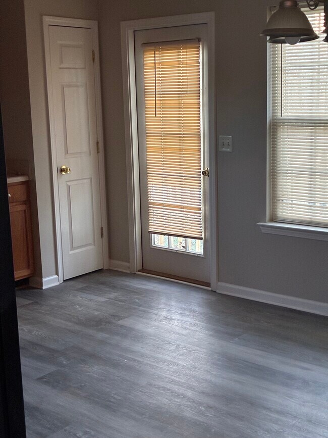 Foto del edificio - 110 Ashbury Dr