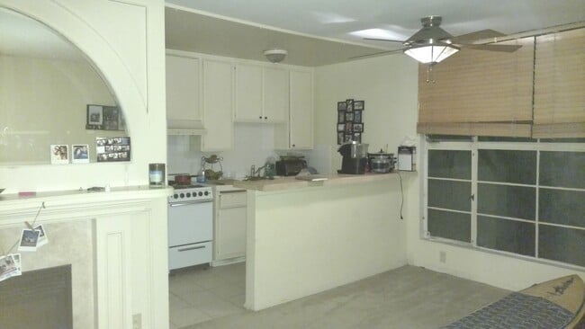 Photo - 11645 Montana Ave (Los Angeles, CA) Apartment