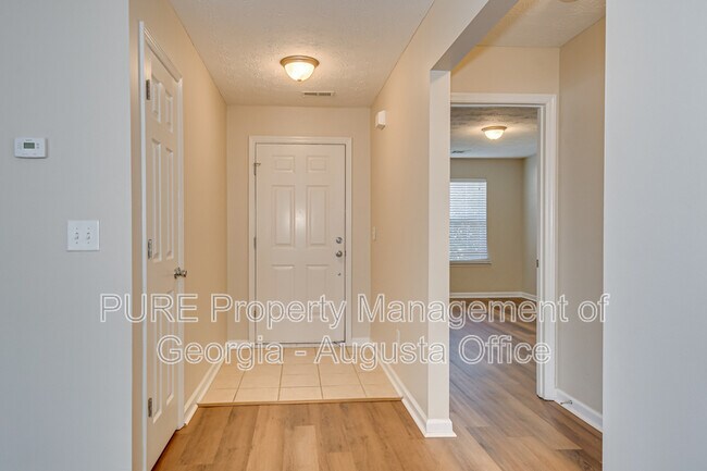 Foto del edificio - 290 High Meadows Cir