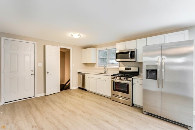 Building Photo - 10165 Twin Oaks Dr