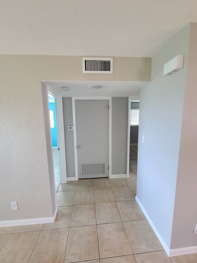 Building Photo - 1800 S Palmetto Ave