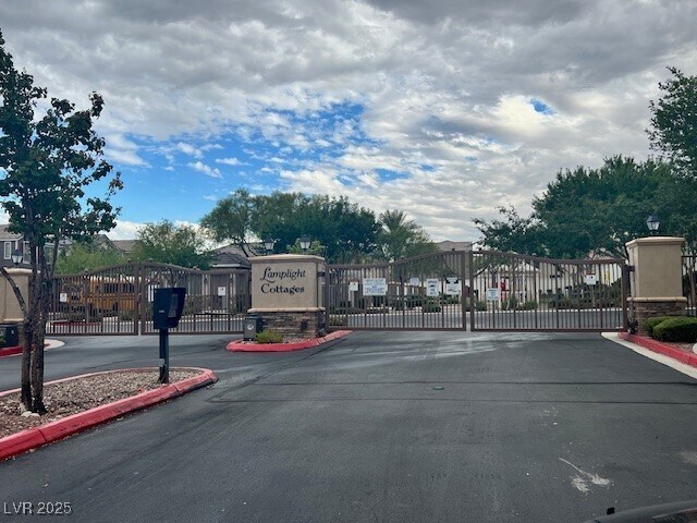 Foto del edificio - 8166 Altamont Ridge St
